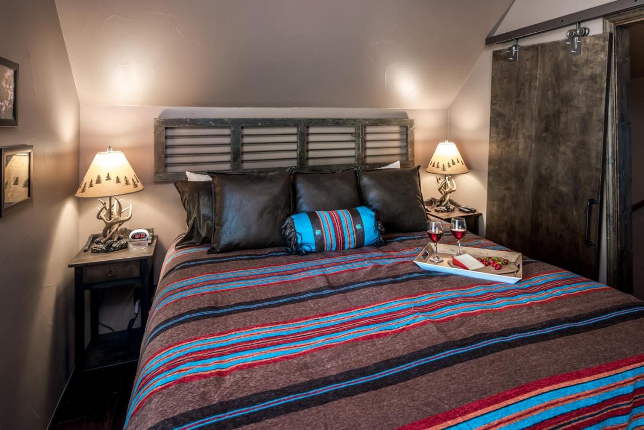 Fifth Dimension, 2 Bedrooms, Wifi, Hot Tub, Game Table, Grill, Sleeps 4 รุยโดโซ ภายนอก รูปภาพ