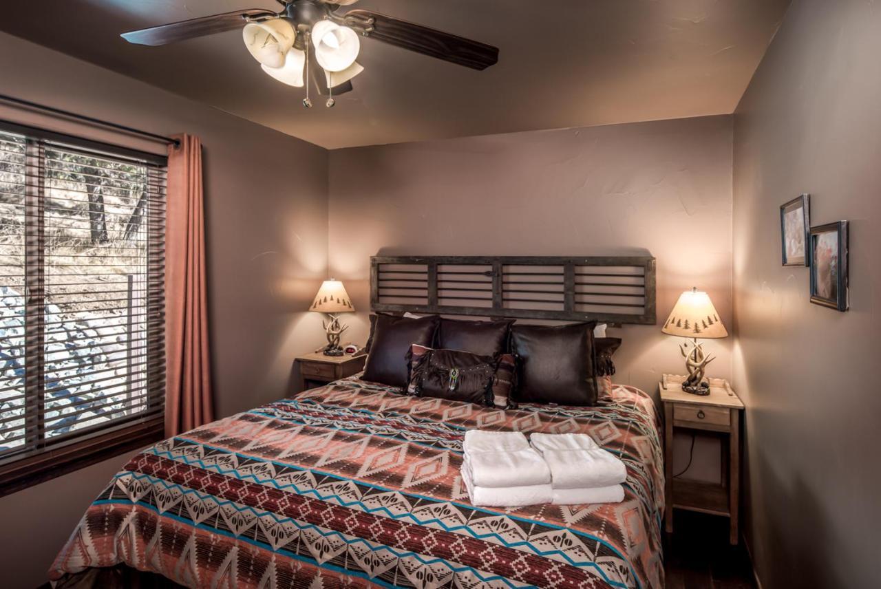 Fifth Dimension, 2 Bedrooms, Wifi, Hot Tub, Game Table, Grill, Sleeps 4 รุยโดโซ ภายนอก รูปภาพ